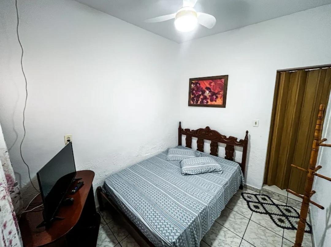 Quarto duplo com cama de solteiro e de casal